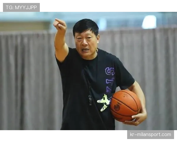 李宗伟打完球回家就变成薯片狂魔，这反差我跟不上啊！