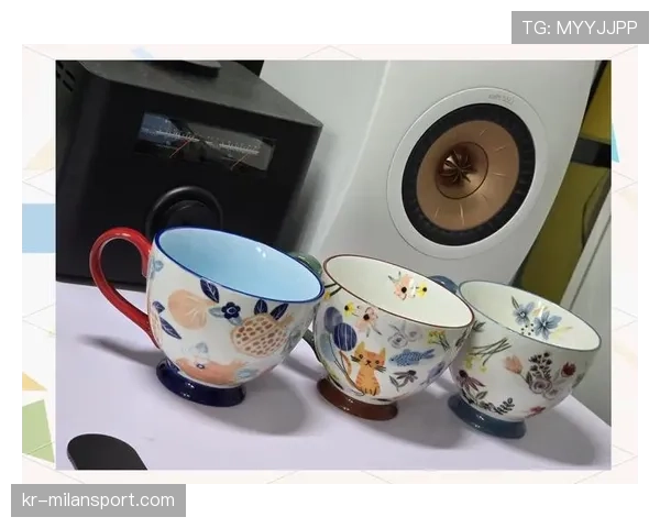 王昶发了早餐图,连那只咖啡杯看着像我几个月工资的摆件 王昶发了早餐图,连那只咖啡杯看着像我几个月工资的摆件