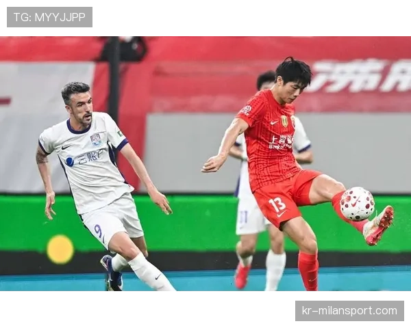 上海海港客战津门虎锋线组合调整引发球迷关注 上海海港客战津门虎锋线组合调整引发球迷关注